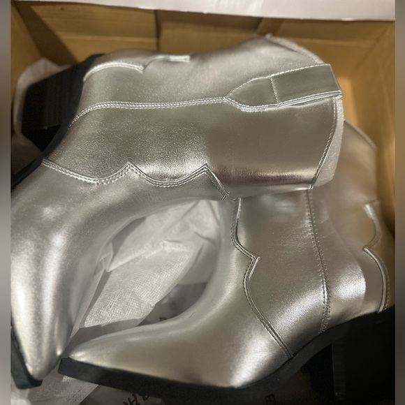 New in Box Bamboo Silver Metallic Cowgirl Ankle Boots! - Picture 6 of 10